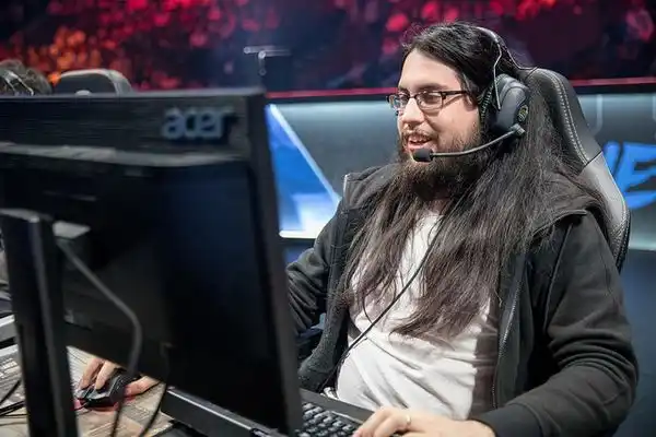 Are League Of Legends Streamers Smart