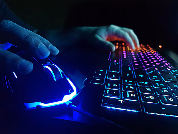 Gamer hands on keyboard and mouse - Hands on keyboard and mouse gamer in online game | Premium Photo